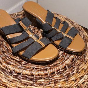 ITALIAN SHOEMAKERS Women's Clover Wedge Sandal